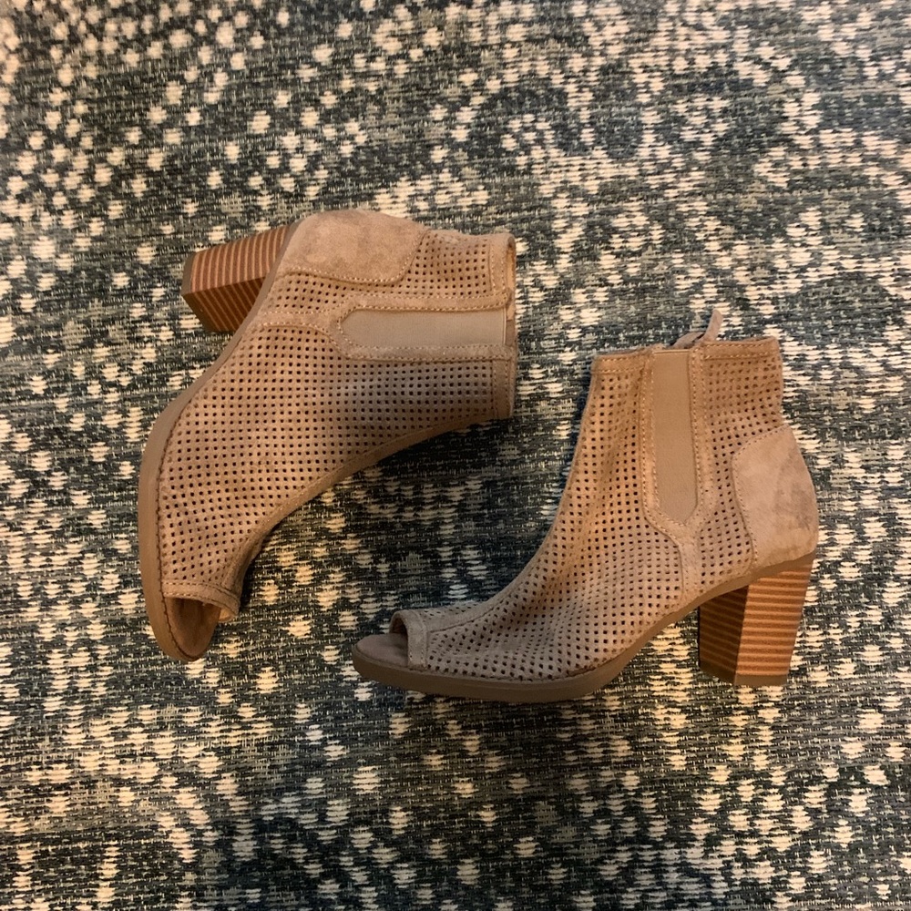 Tan wedge/booties